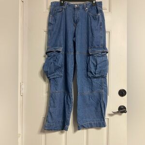 T29- WILD FABLE Blue Light Wash Denim Cargo Pants